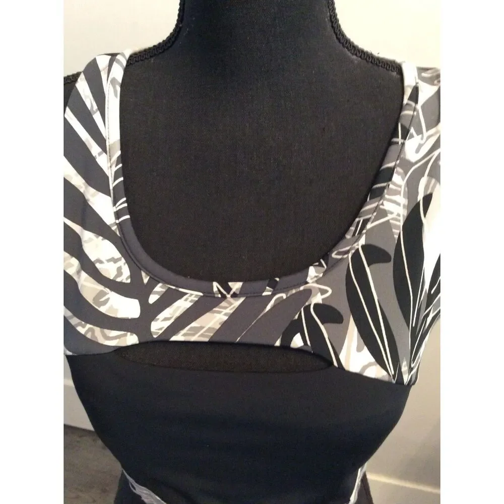 Gymshark Cropped Sports Bra Size Medium M Black Gray White floral Front Open